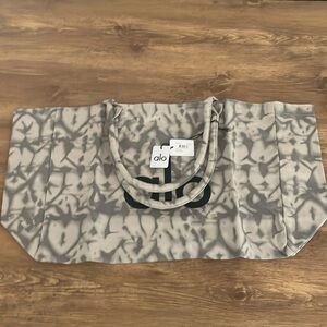 Alo yoga tote bag tie dye grey